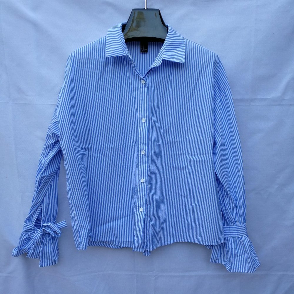 (Never Wear)Forever 21 Long Sleeve Stripe Shirt Women Size: M/White &Blue
